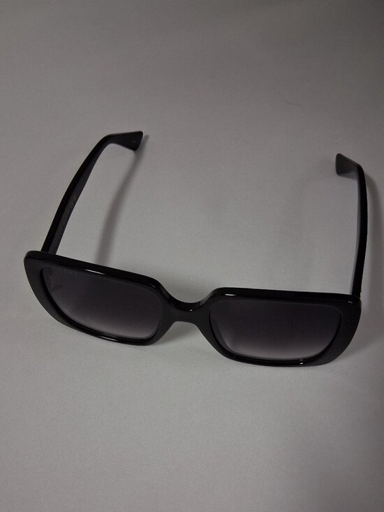 Gucci GG0632S 001 Square Sunglasses – Black – 56mm – Lens Category 3 – New main image 6
